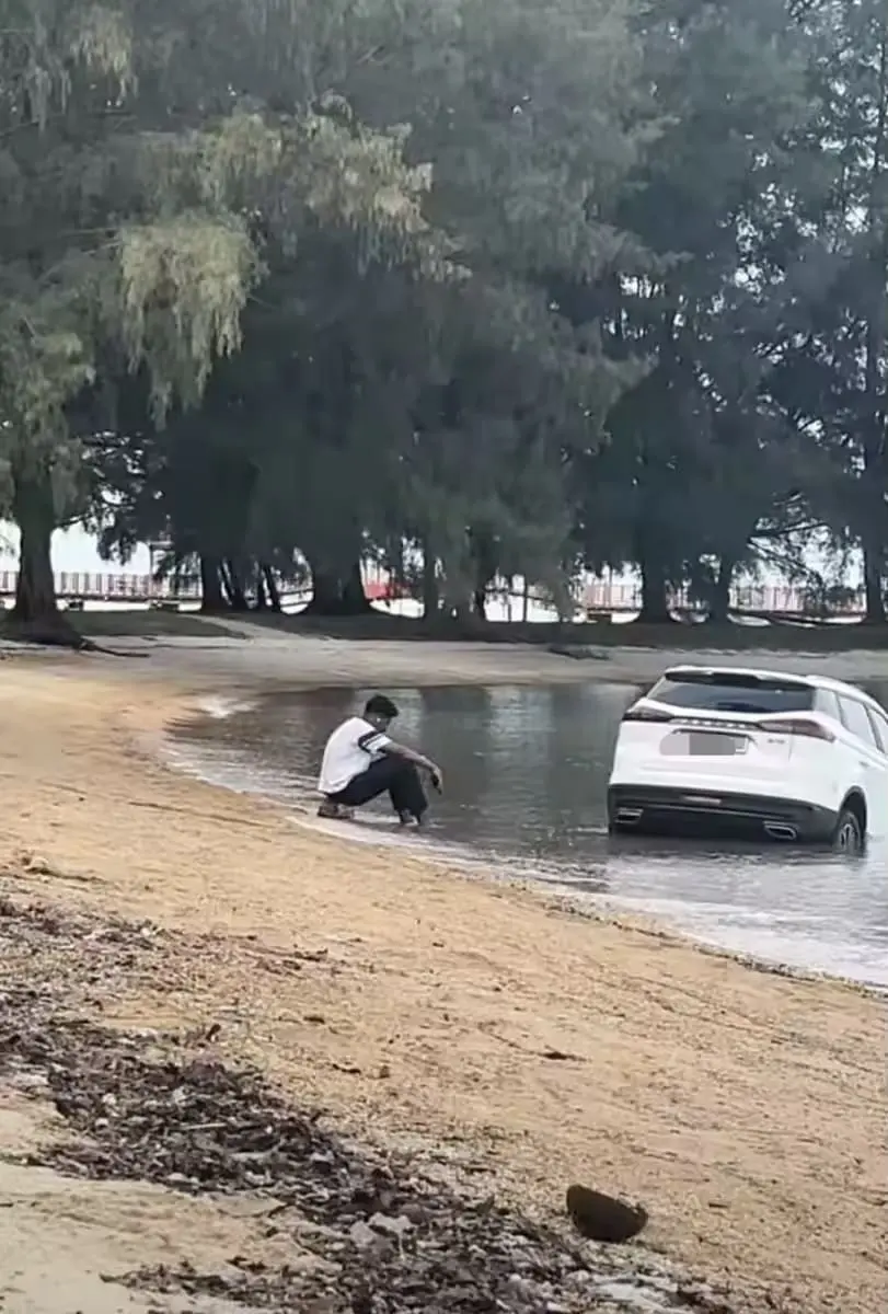 Foreign student sits not far from Proton X70