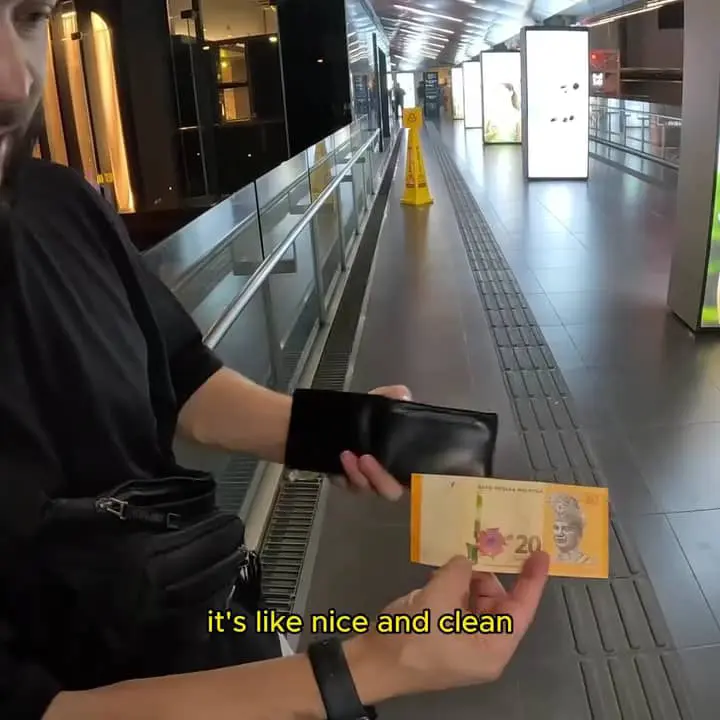 foreigner showing rm20 note saying how nice and clean it looks