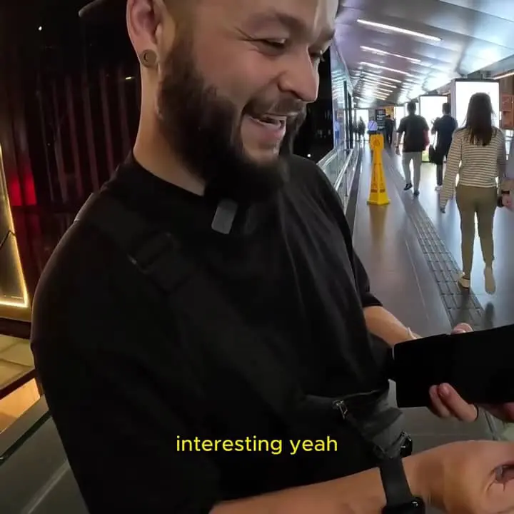 foreingner admiring ringgit notes