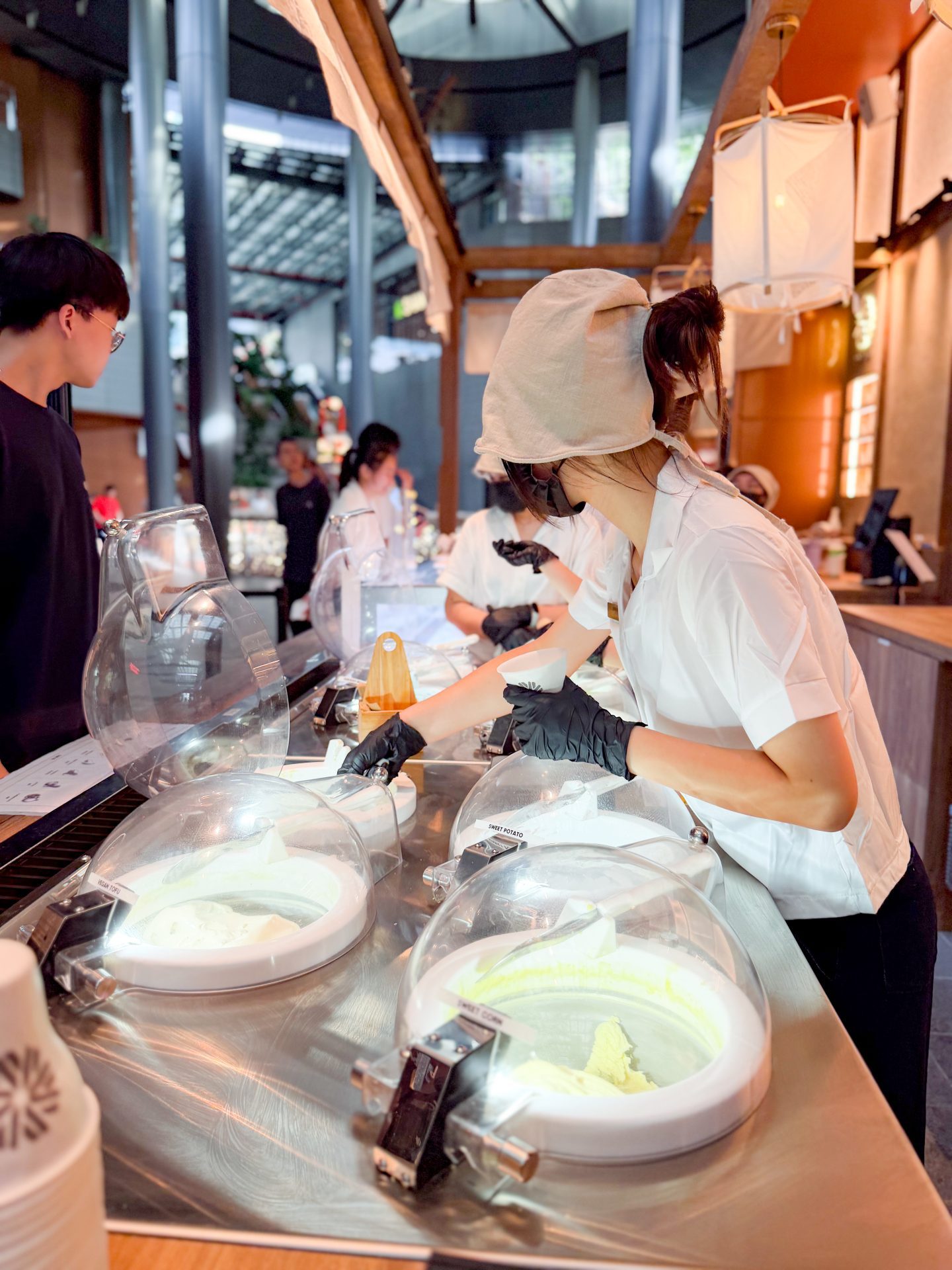 Freshly churned ice cream tofu-G