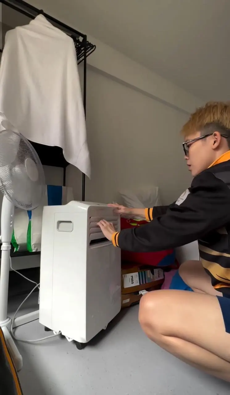Goh Jin Wei fixing aircond