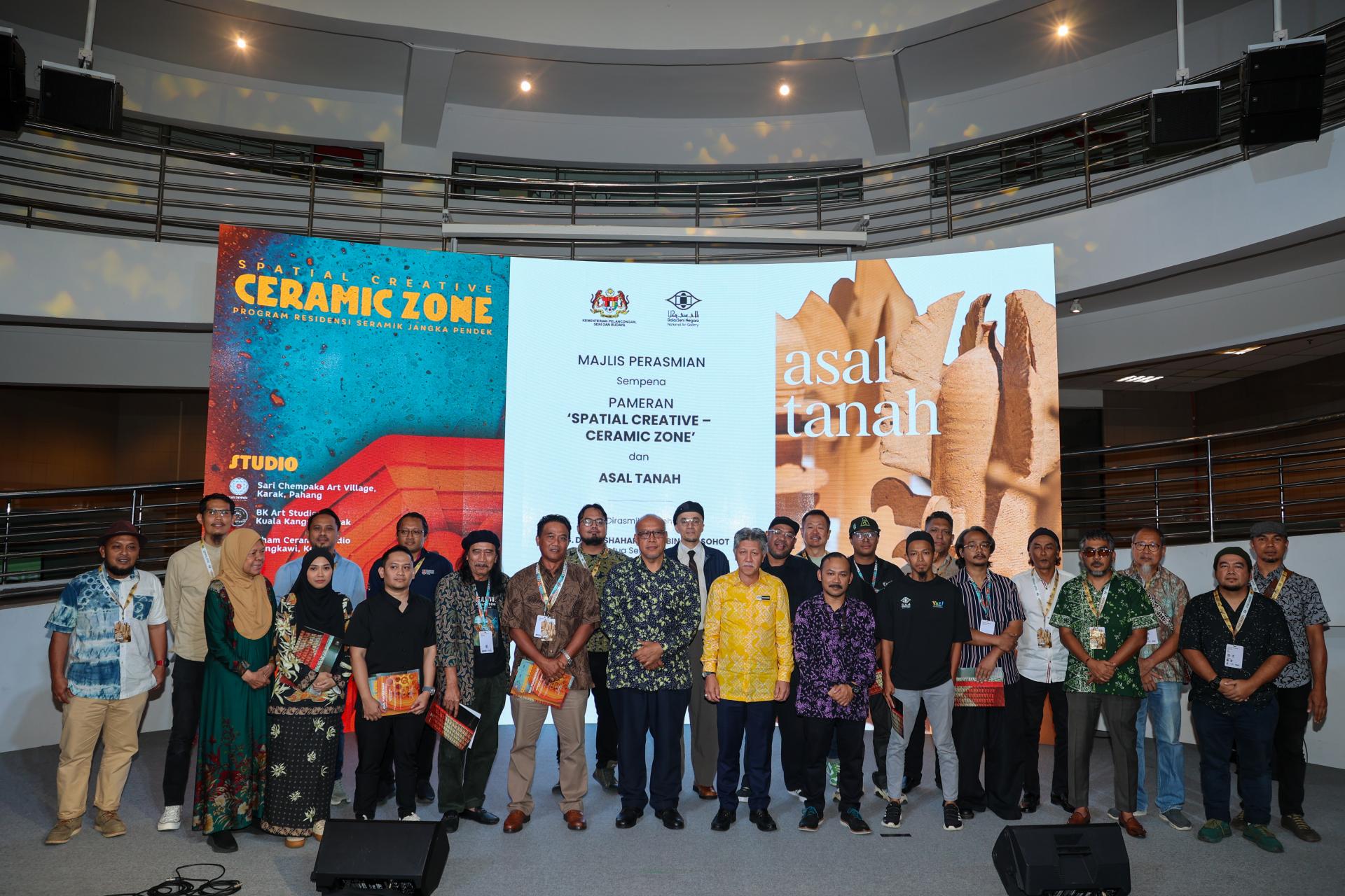 group photo of Spatial Creative – Ceramic Zone and Asal Tanah exhibitions