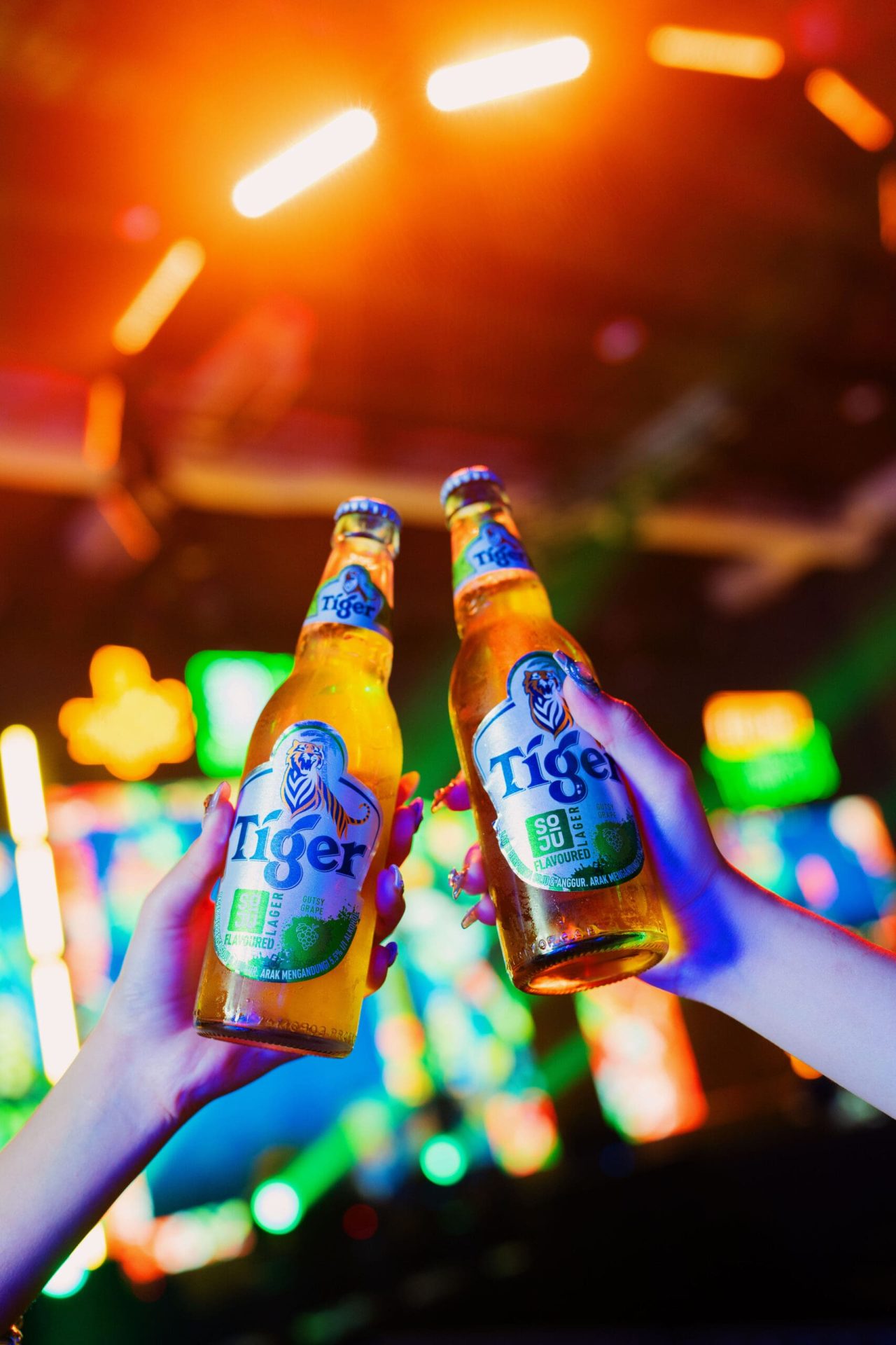 guests-enjoying-tiger-soju-flavoured-lager-at-the-launch-party