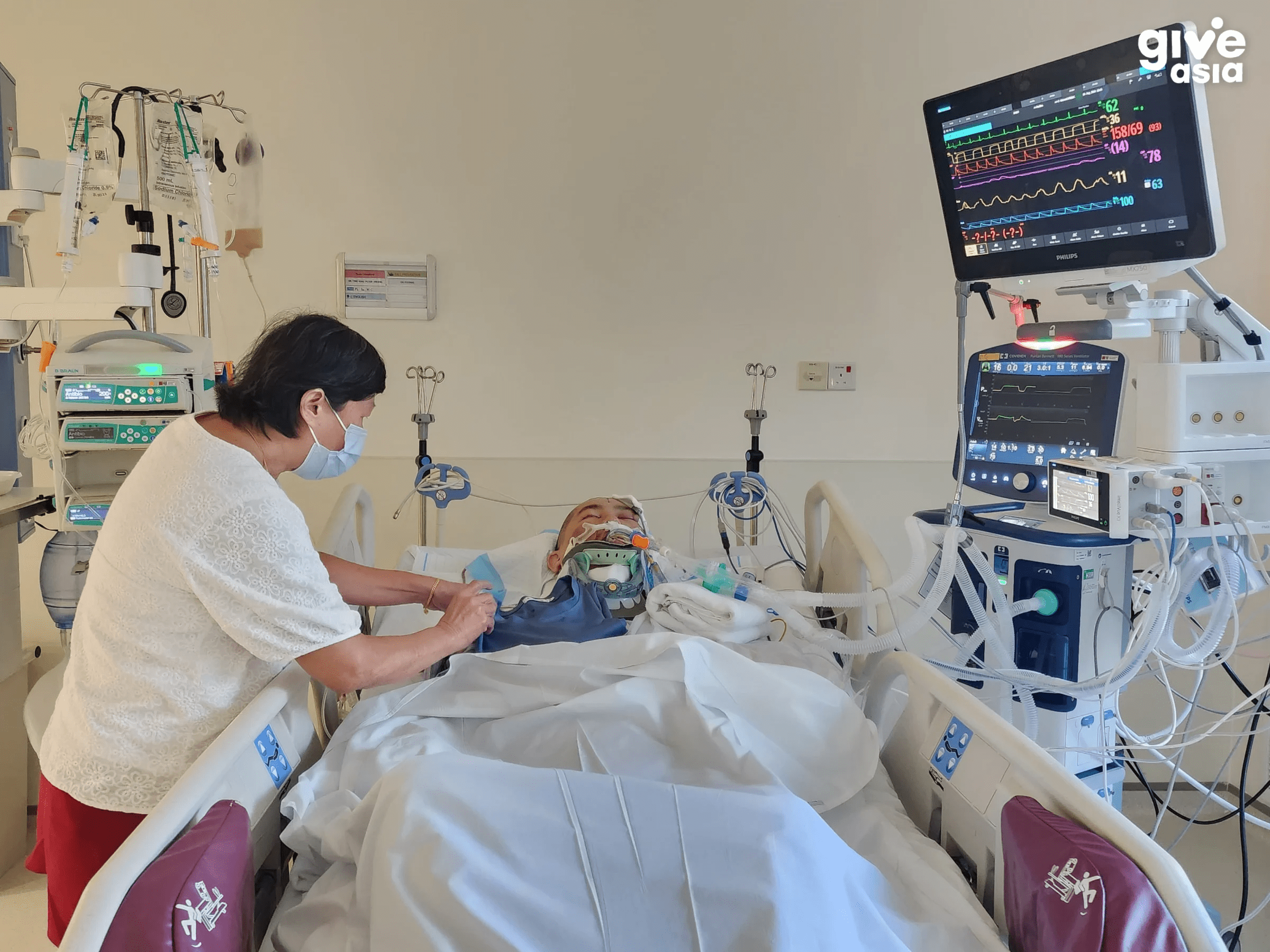 Ha Wee Chen's mother tending to him