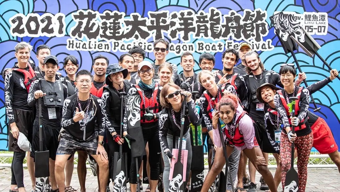 Hidayat and his team in Hualian competition