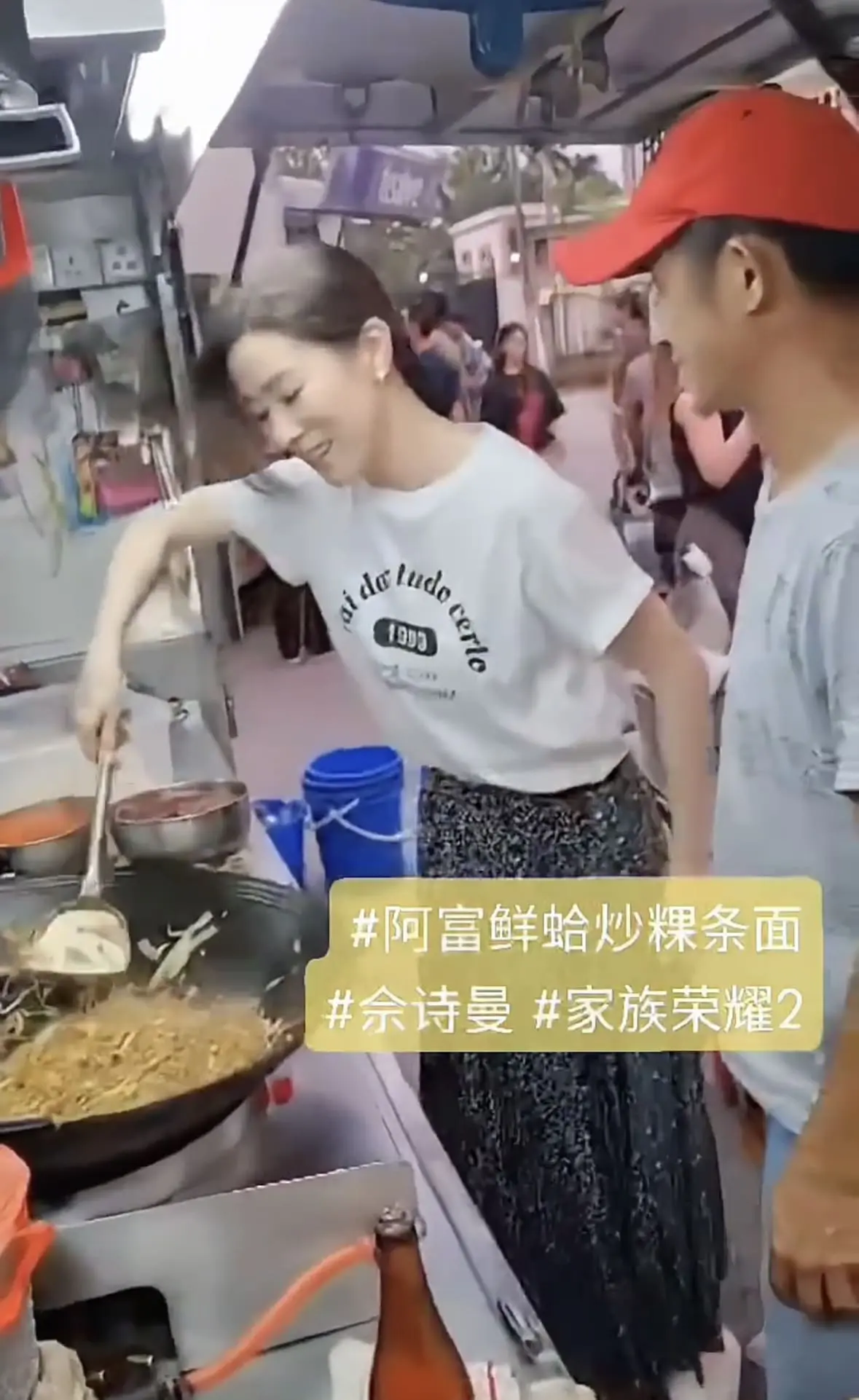 HK Actress Charmaine Sheh Spotted Frying Char Kuey Teow At The Roadside In KL 3