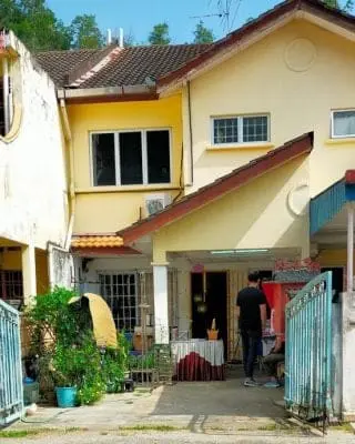 85yo M'sian Man Dies While Trying To Prevent Dog From Being Captured By City Council Officials