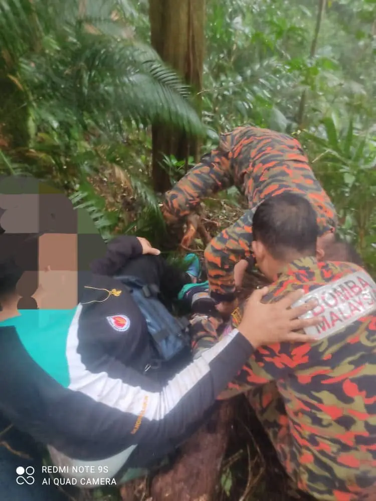 Helicopter pilot rescued 