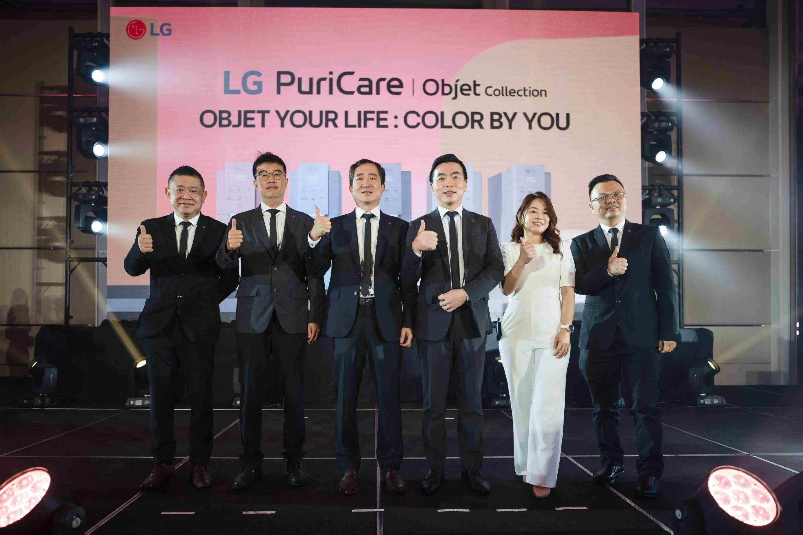 Justin Choi, Managing Director of LG Malaysia with the VIPs