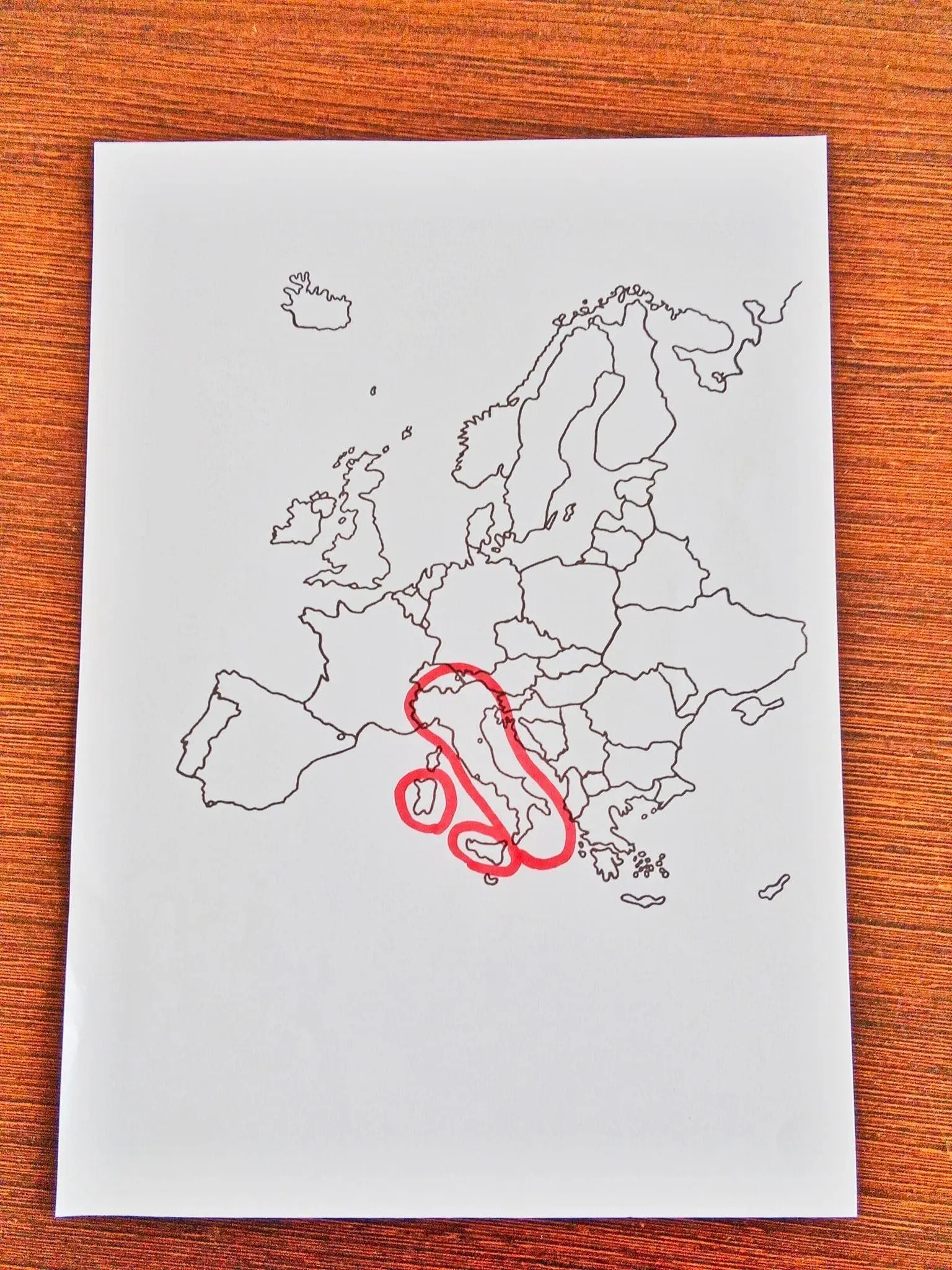 "Find The High Heel On The Map" — Teacher's Creative Geography Tip Wins Praise Online