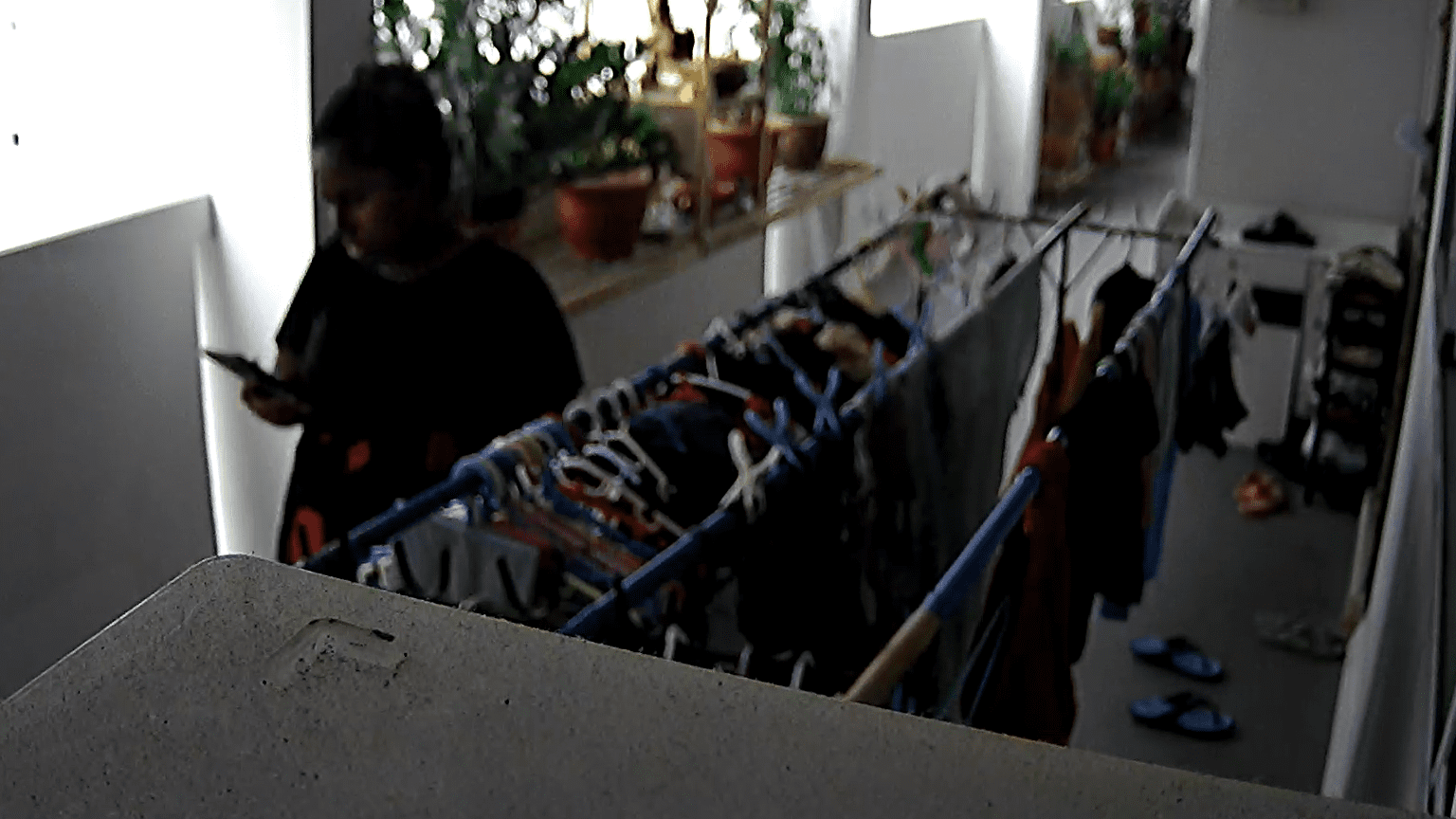 S'porean Woman Who Purchased An iPhone Loses RM5.2k After Receiving An Empty Box From Speedpost Courier