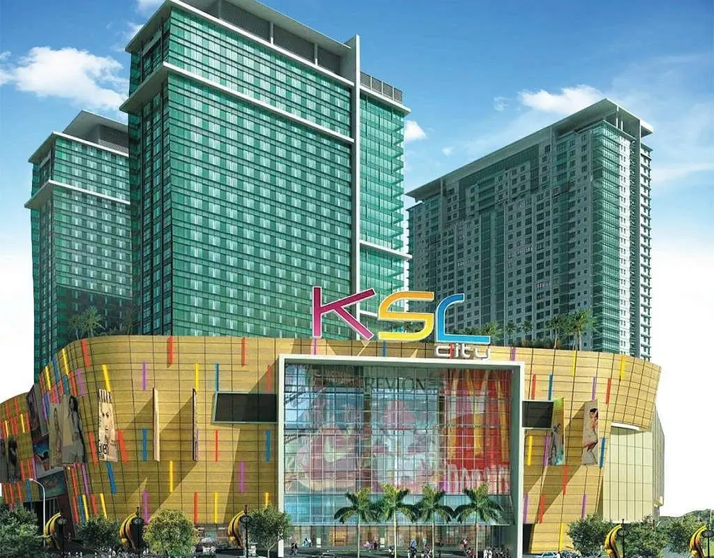 Selfless SG Couple Shortens JB Trip To Return NRIC to Fellow S'porean In Tiong Bahru