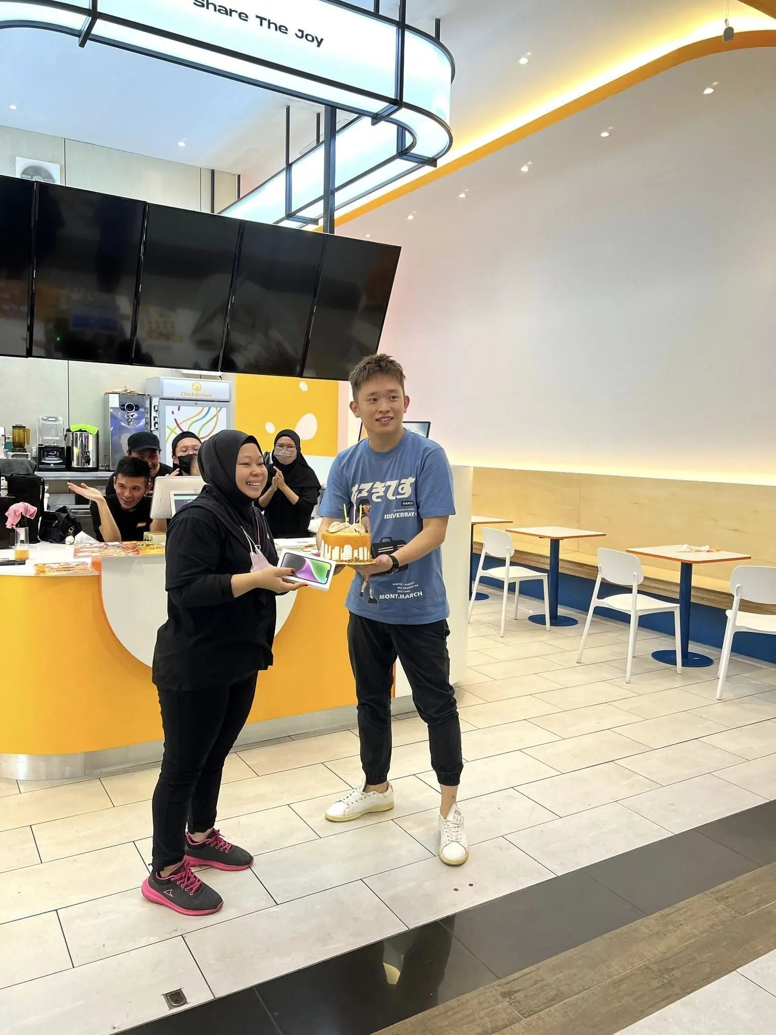 M'sian Chicken Restaurant Boss Gifts Employee of 8 Years An iPhone 14 for Her Birthday