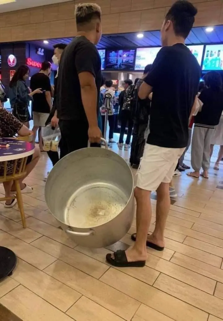 Moviegoers Show Up With Giant Bags & Buckets After Vietnam Cinema Chain Offers Free Popcorn