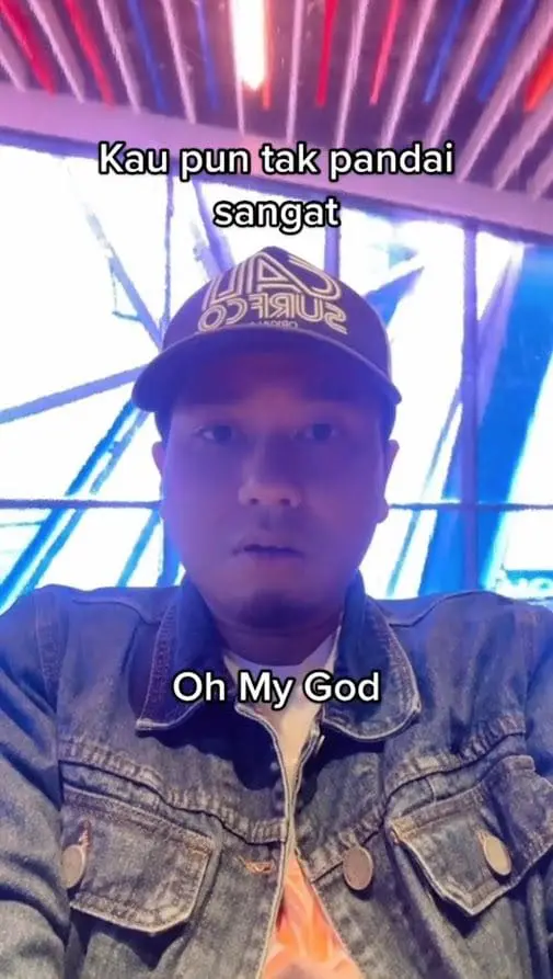 62yo M'sian Makcik Shows Off Roller Skating Skills, Wows Netizens