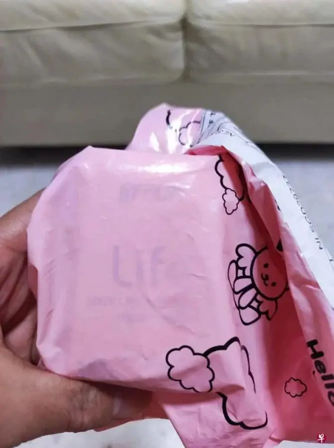 SG man gets a packet of tissue