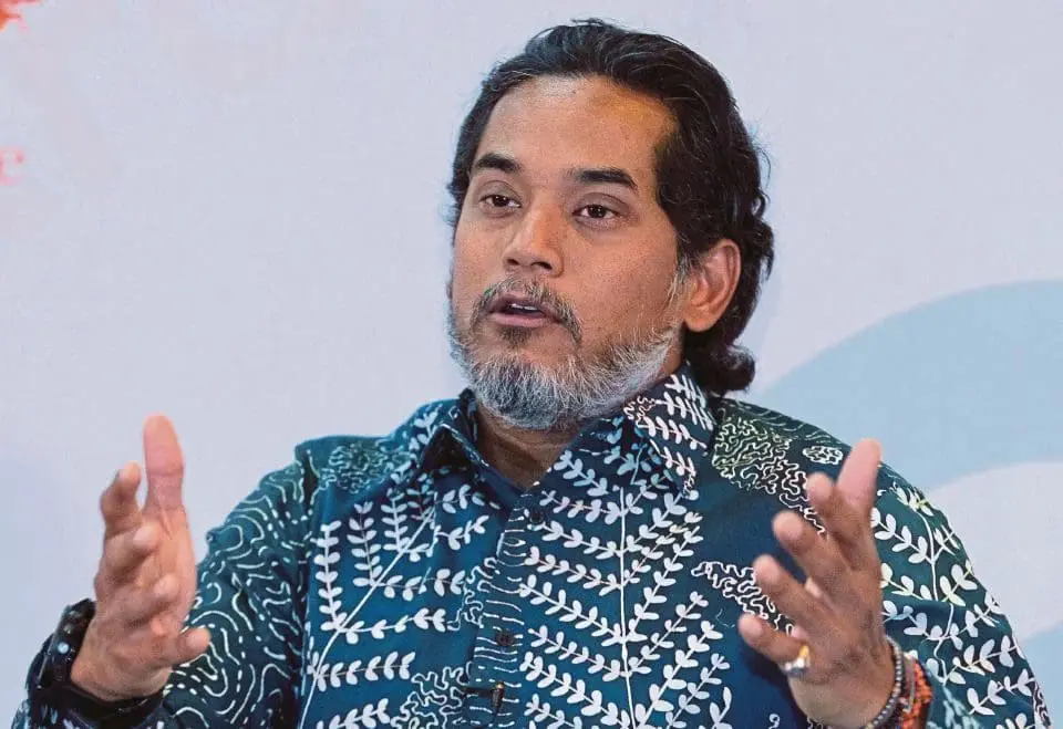 "What Have You Done For Us?" — Makcik Scolds KJ For Making False Promises