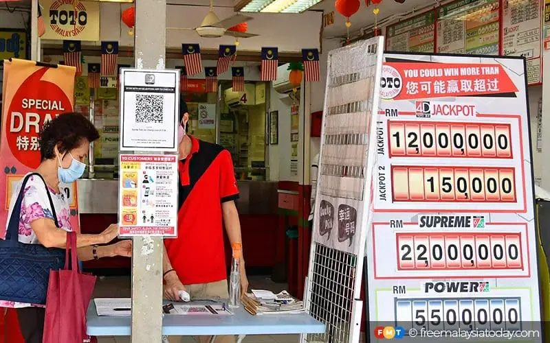 M'sian woman at a Sports Toto shop
