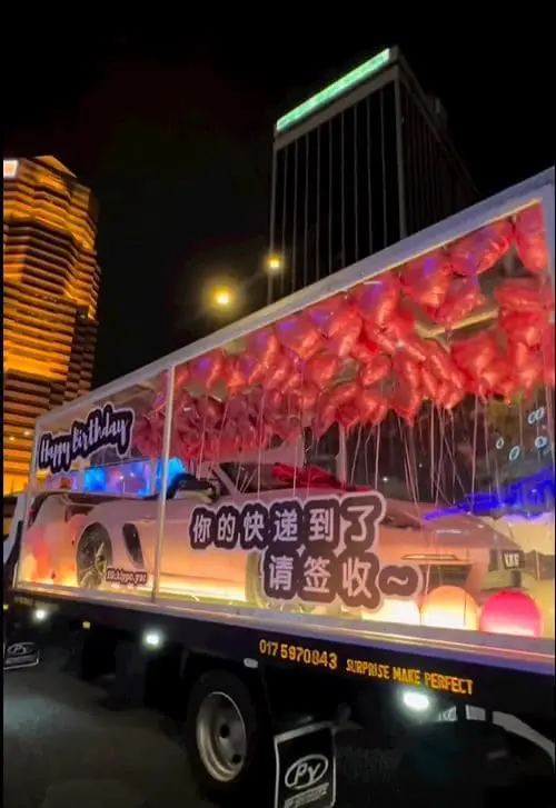 Jun Jun's Porsche arriving in a box