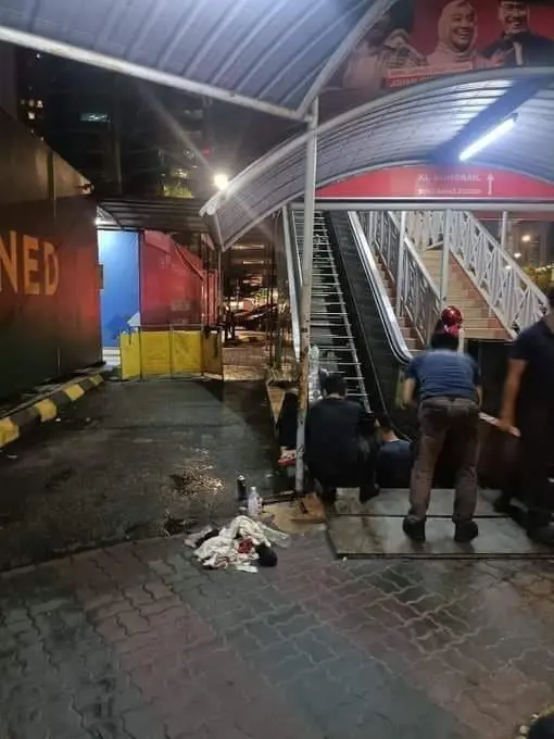 "After 1000 Years"- M'sians Surprised With Fast Escalator Repairs At LRT Stations