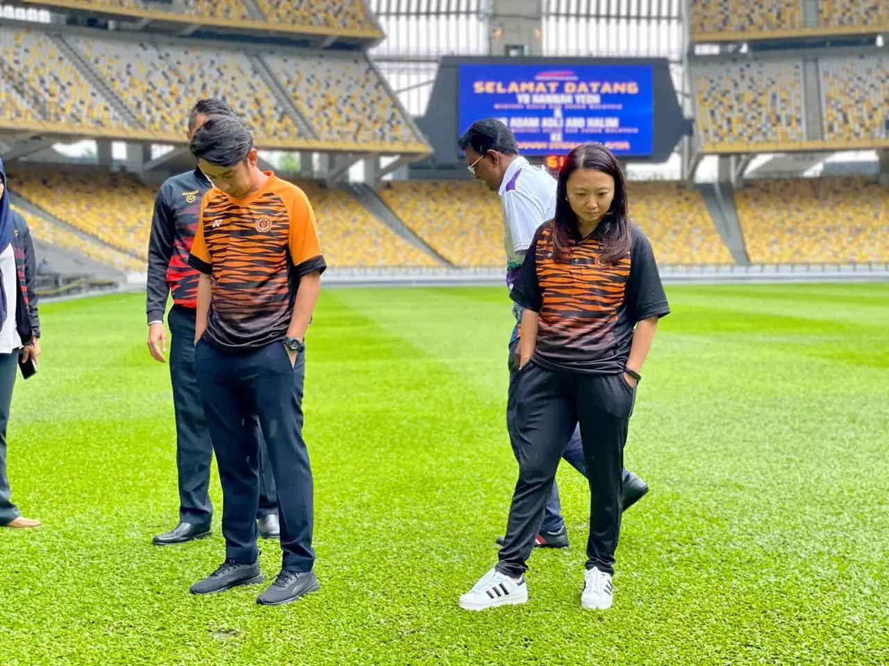 Creative M’sians Turn Hannah Yeoh & Adam Adli's Bukit Jalil Stadium Visit Into Spicy Memes