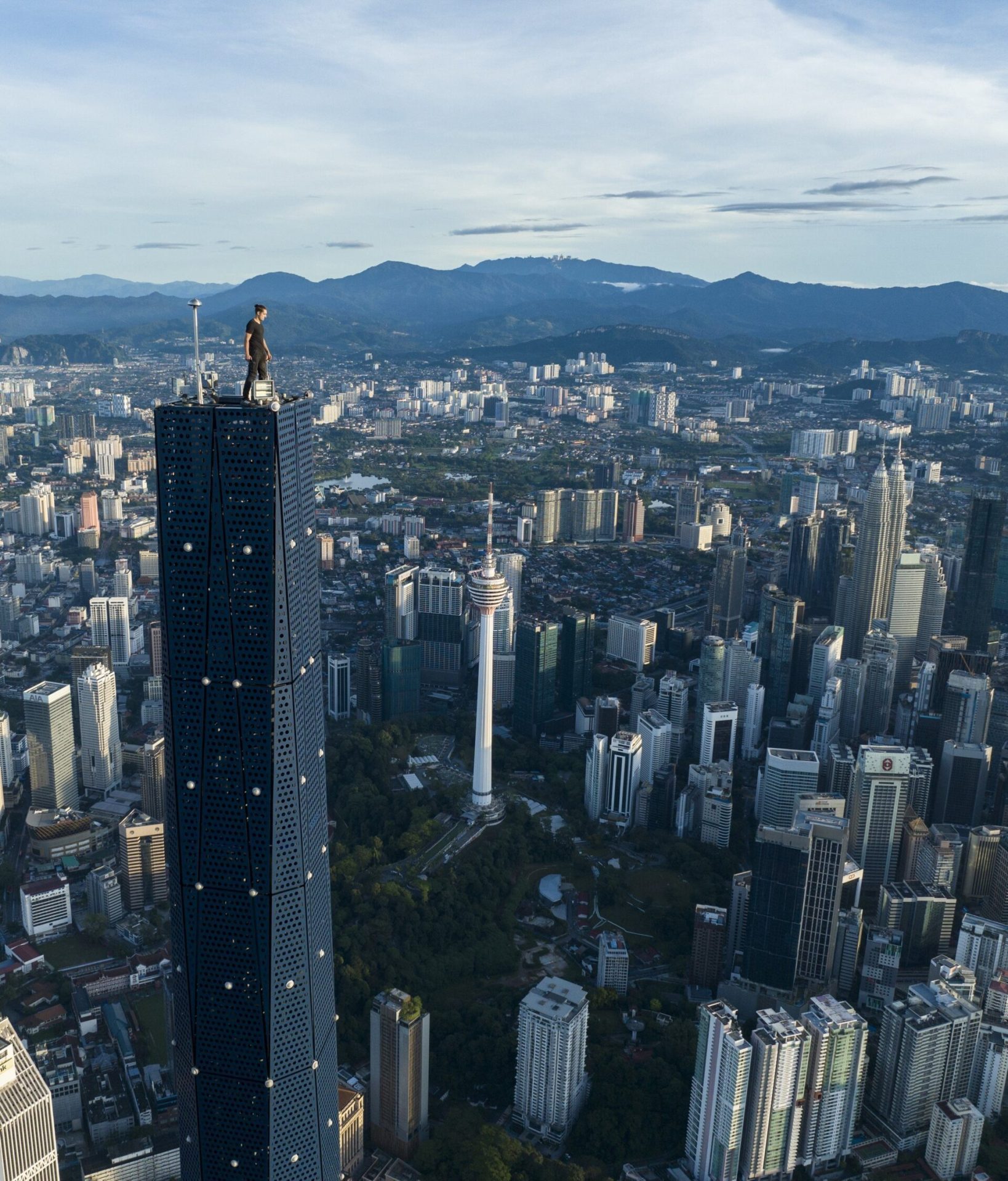 Daredevil Couple Climb The Top Of Merdeka 118, Netizens Question The Security