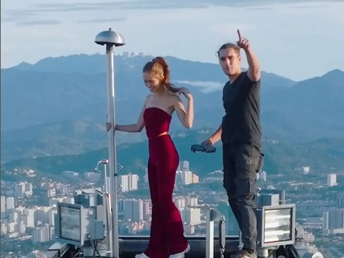 "Pathetic" — M'sians Slam Sale Of RM44,000 NFT Showing Russian Couple On Top Merdeka 118