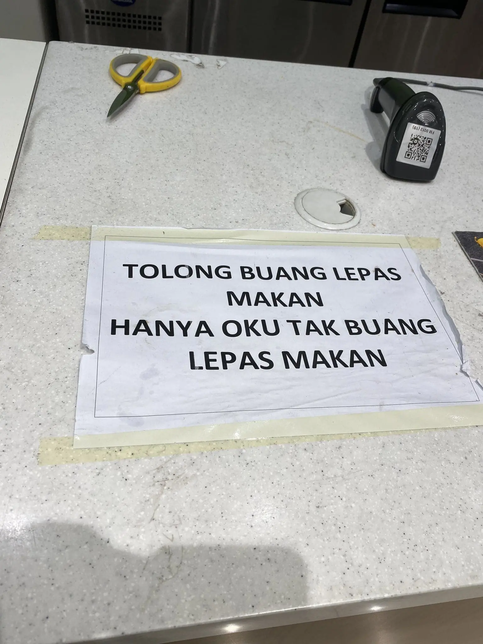 "Only The OKU Don't Throw Their Trash" — M'sians Angered By Insensitive Notice At FamilyMart Store