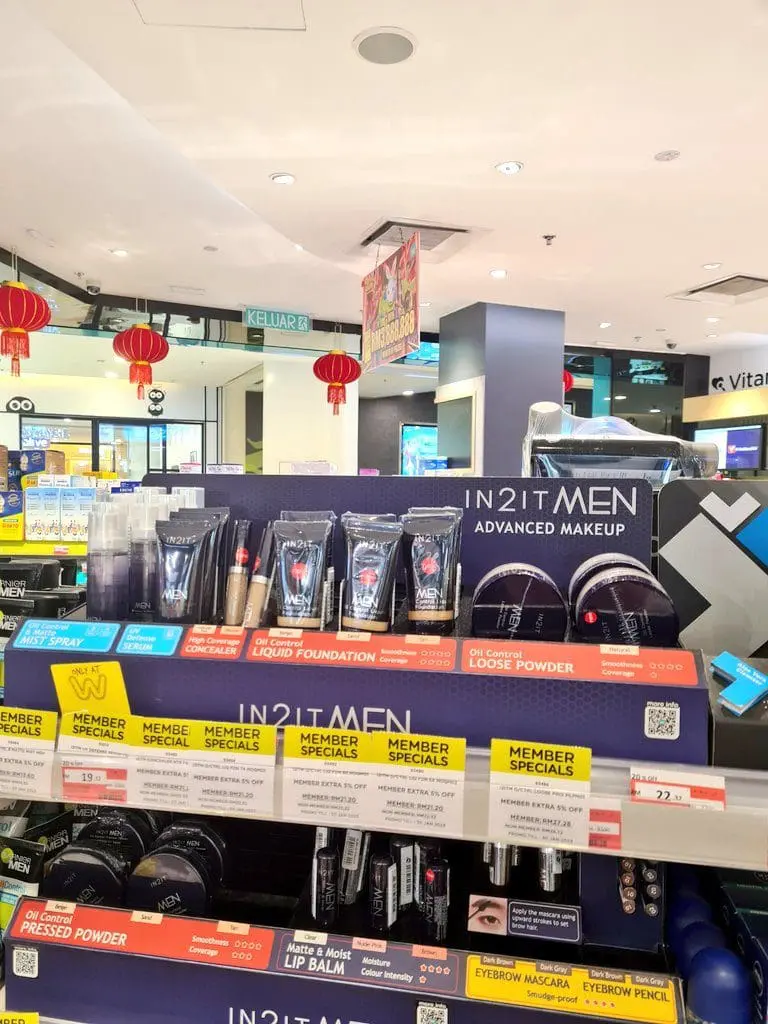 M'sian Slammed For Shaming Males Who Use Makeup