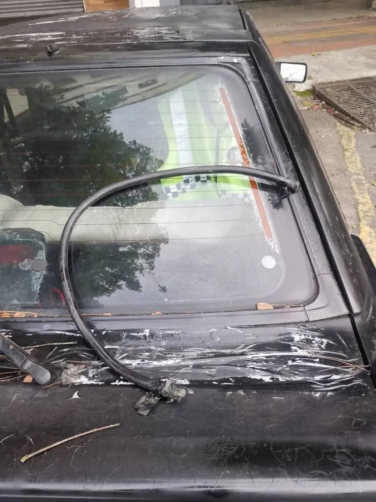 Cable rod used by Kepong man