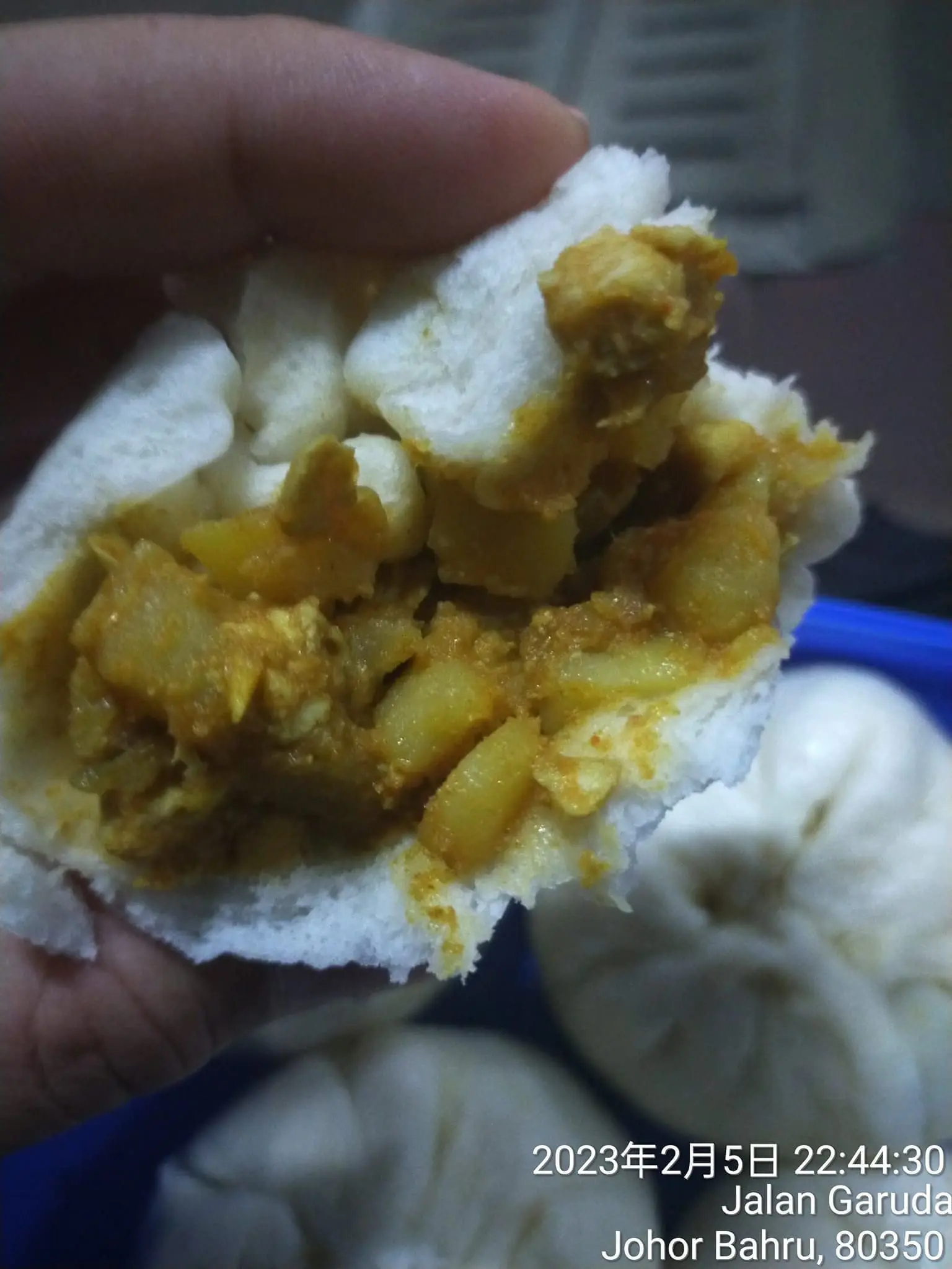 Man At JB Checkpoint Finishes Homemade Buns Made By Daughter, Worried S'pore Customs Would Refuse Entry