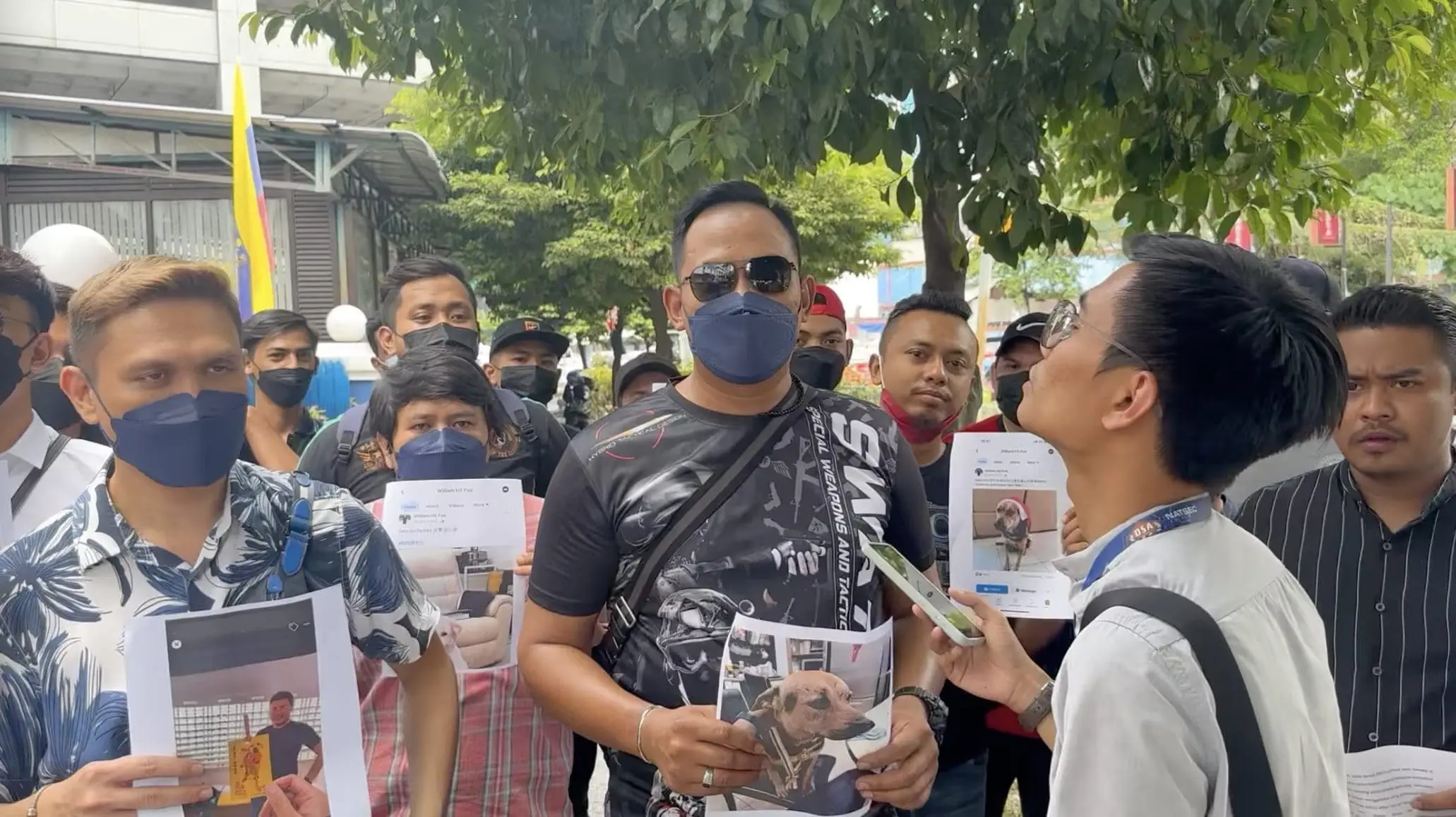 Putra Malaysia spokesperson speaking to reporters at Dang Wangi police station