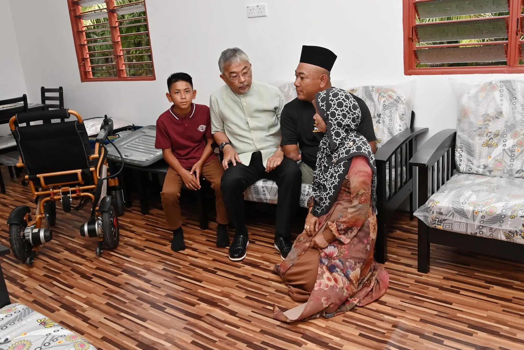 Agong Gives House To OKU Man In Pahang As A Gift, Receives Praise Online
