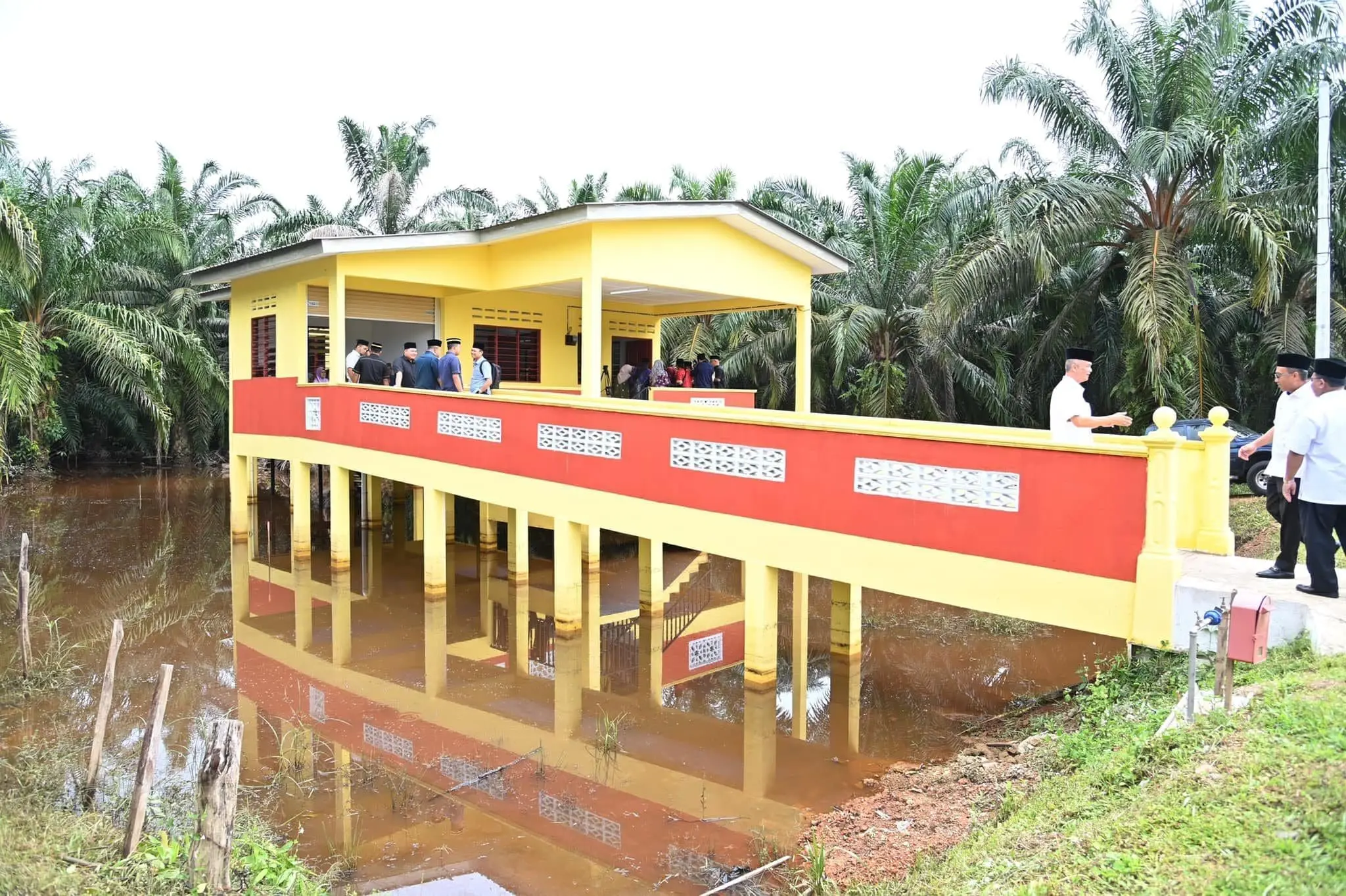 Agong Gives House To OKU Man In Pahang As A Gift, Receives Praise Online