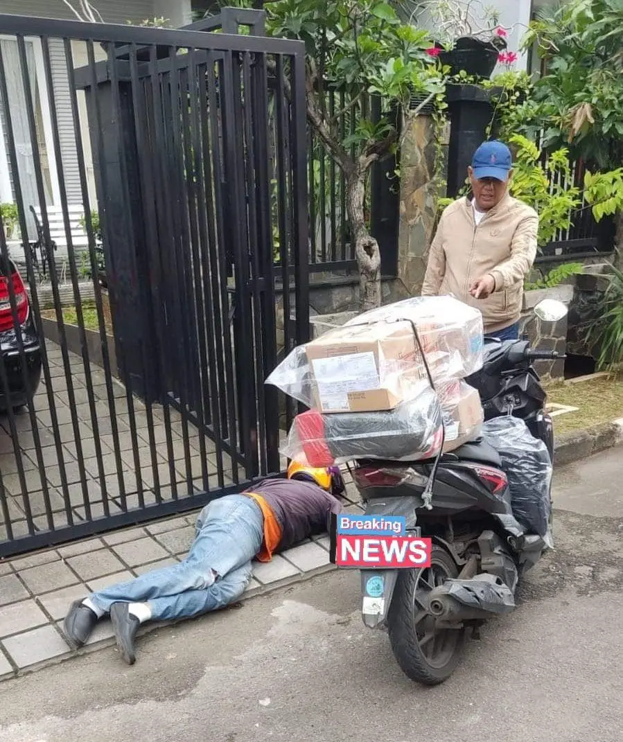 Delivery Rider Collapses And Dies While Delivering Parcels Due To Exhaustion