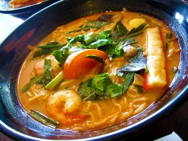 M'sian Woman Who Only Dined At Cafés Complains About 'Disgusting' Food At Hawker Stall