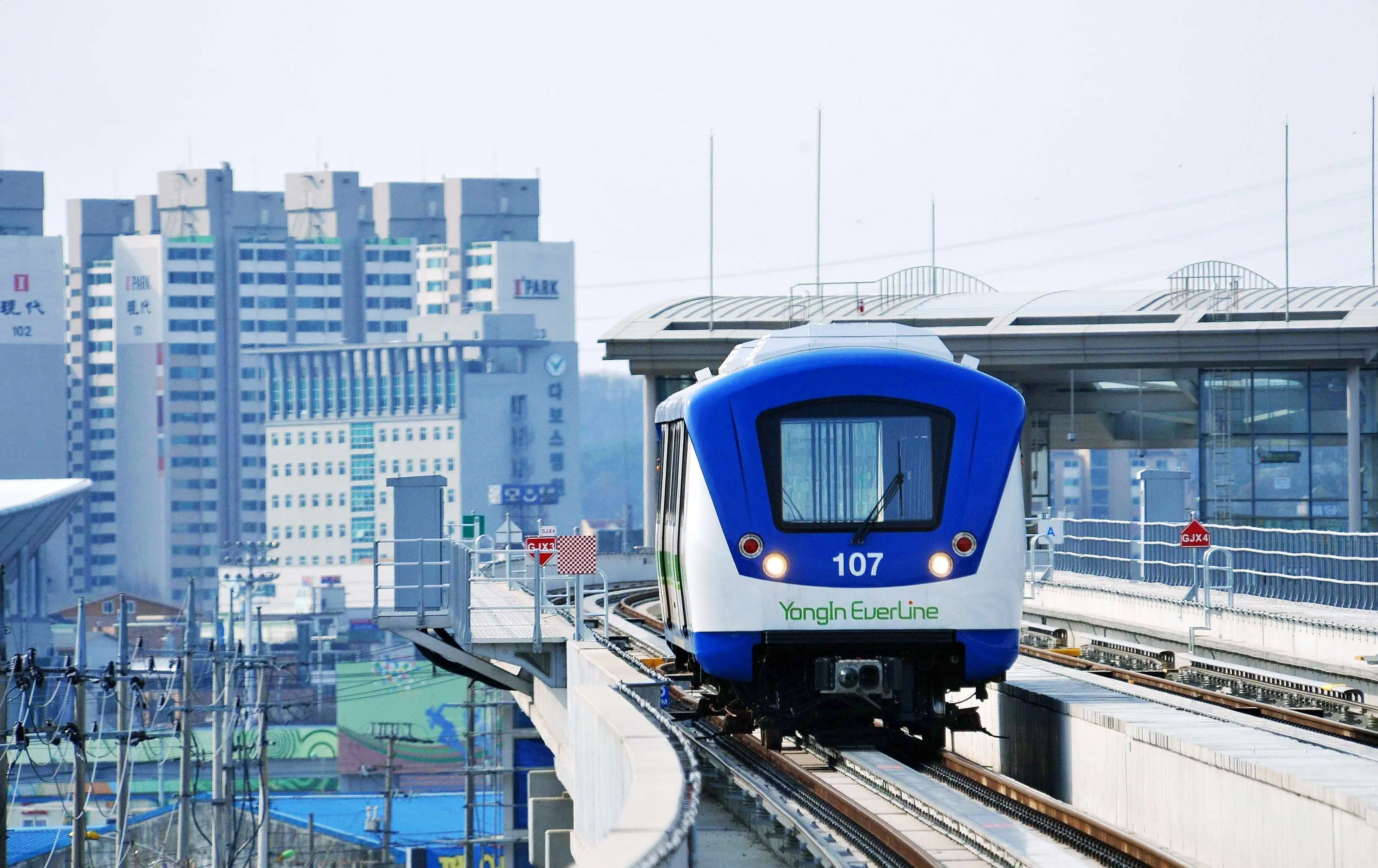 37-year-old Korean Woman Allegedly Injures Three People on a Subway Over The Term 'Ajumna'