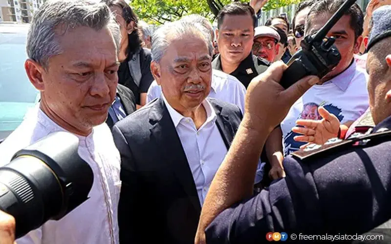 Muhyiddin Yassin arriving at MACC headquarters