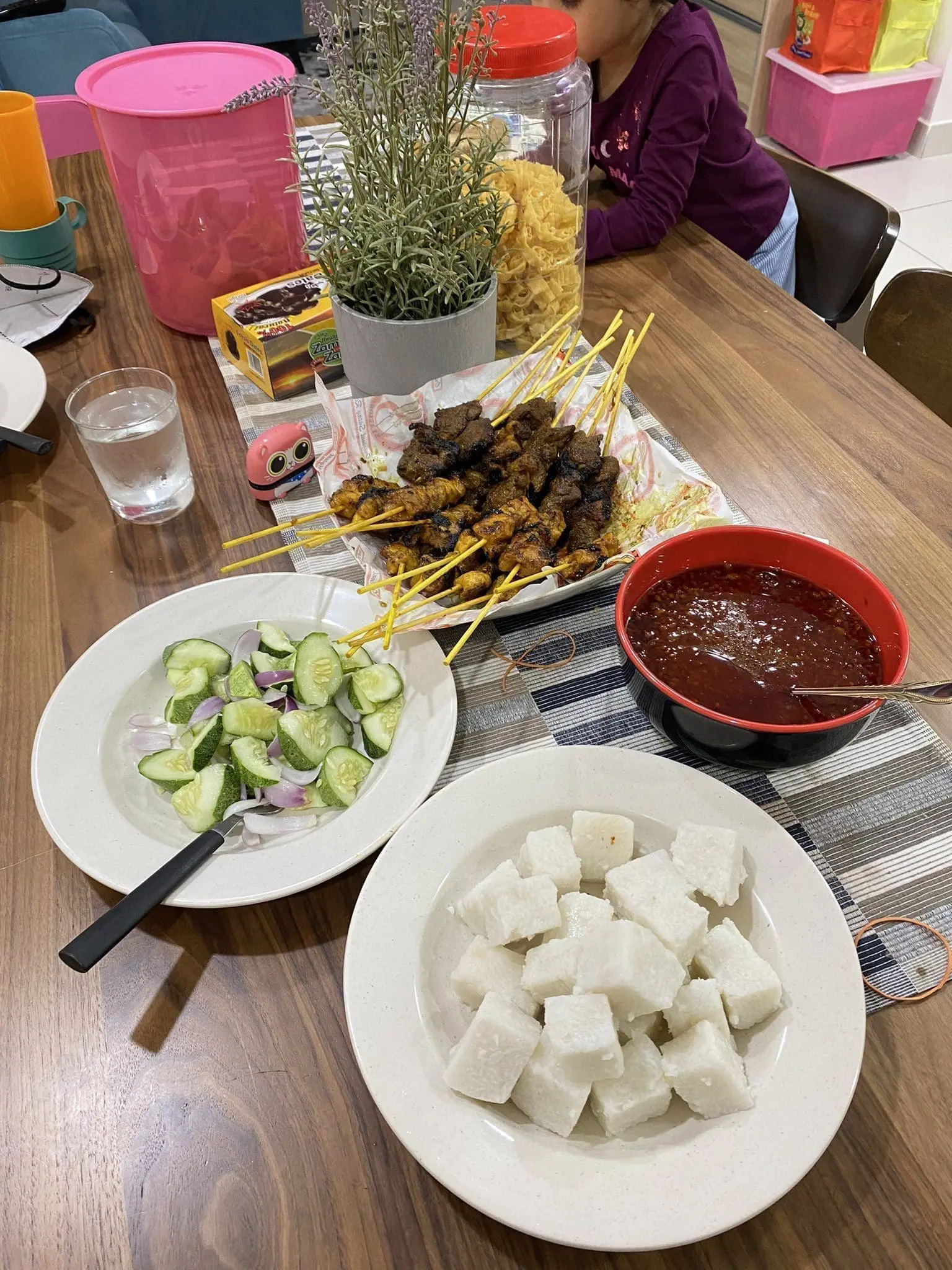 M'sian Shocked By RM107 Bill For Satay And Nasi Himpit