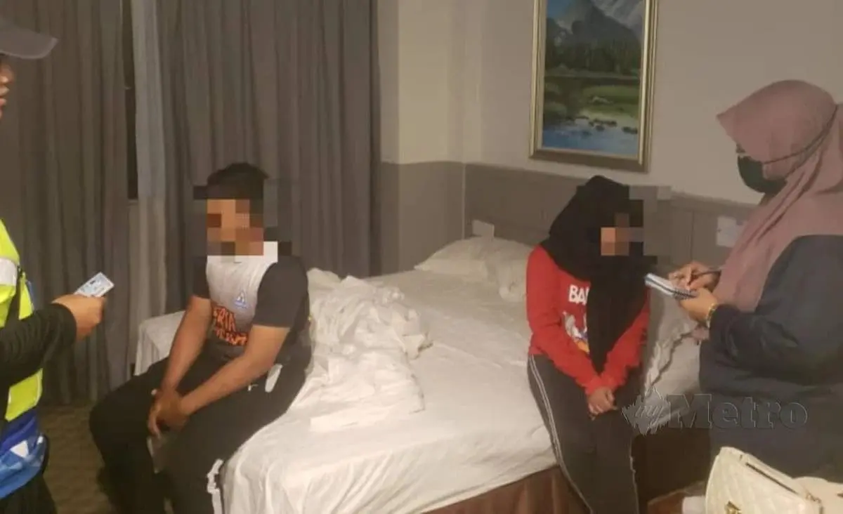 Unmarried M'sian Couple Busted For Staying In Hotel, Man Says They Were Just Playing Video Games Together