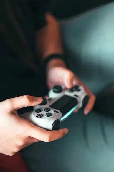 Unmarried M'sian Couple Busted For Staying In Hotel, Man Says They Were Just Playing Video Games Together