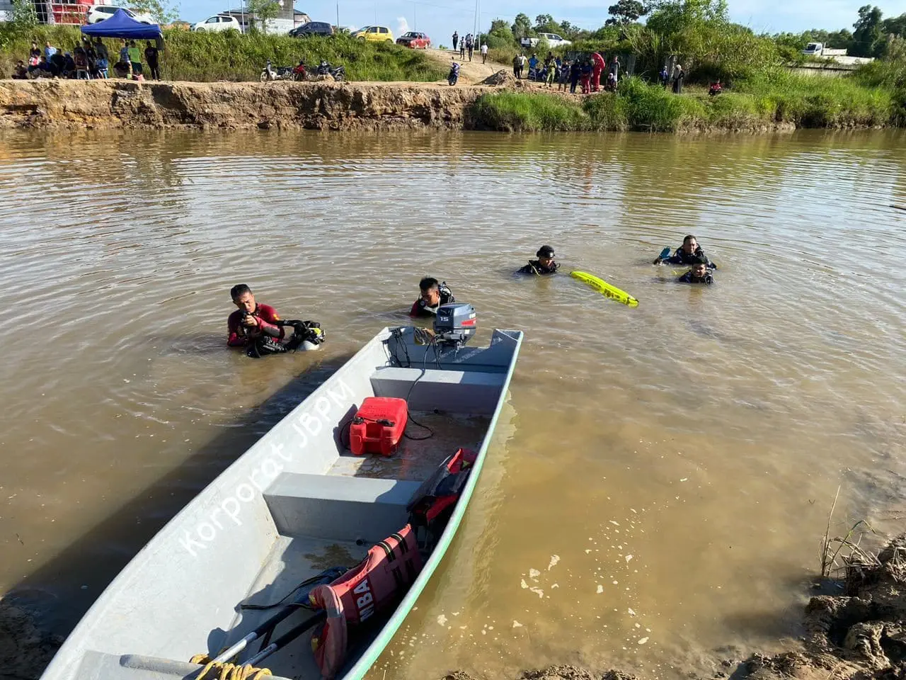 M'sian Father Drowns After Saving 5yo Son From Car Which Fell Into Sabah River