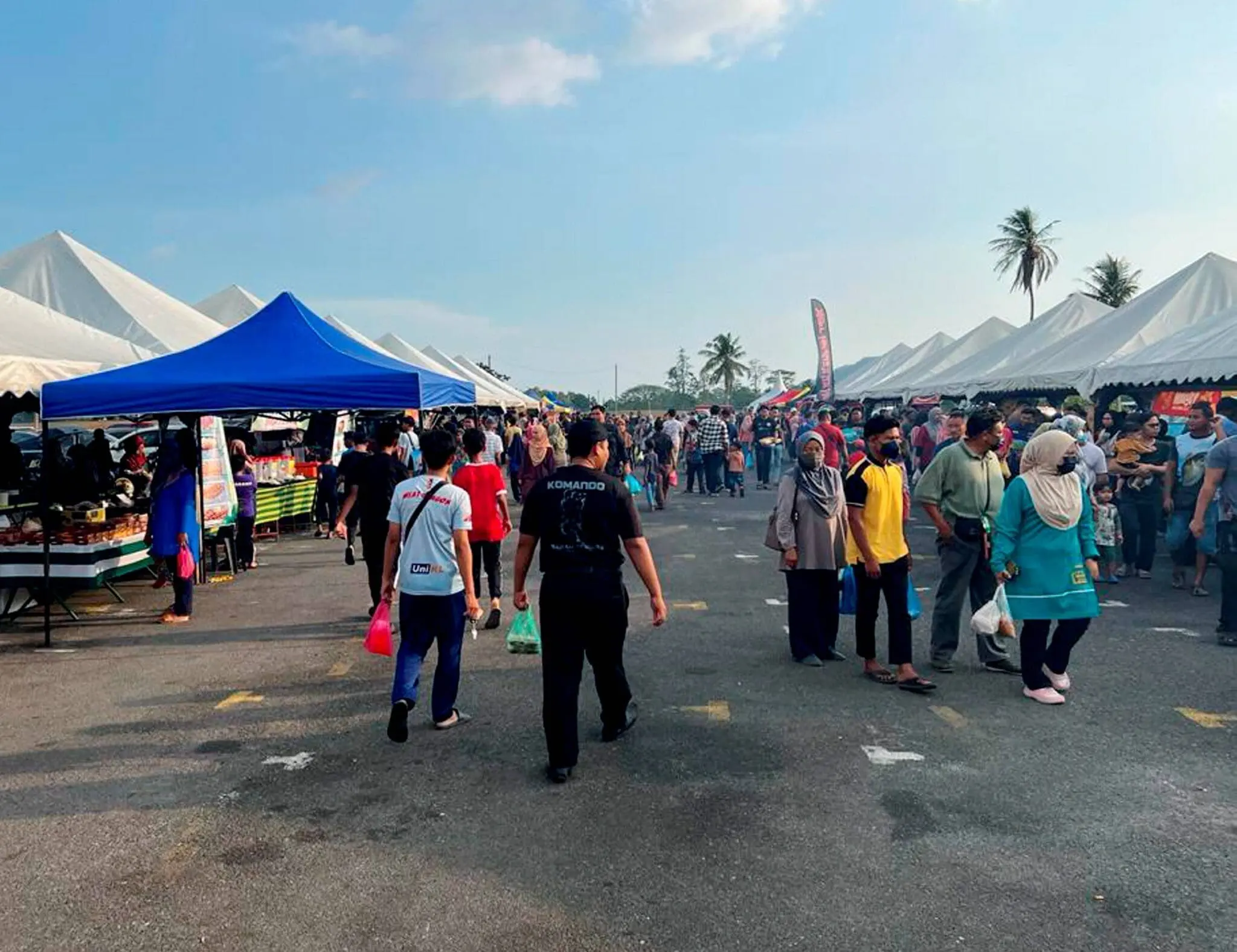 M'sian Says He Avoids Going To Ramadan Bazaars As 'Sexily Dressed' Women Often Tests His Self-Control