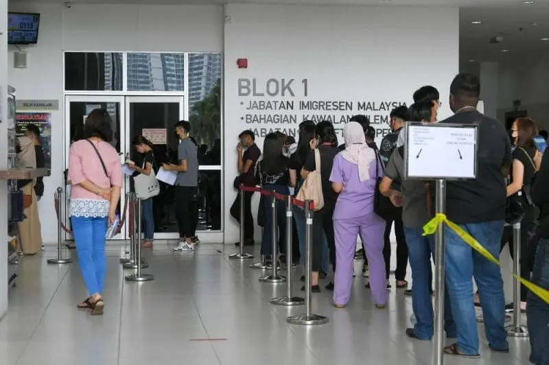 Long lines at Immigration Department