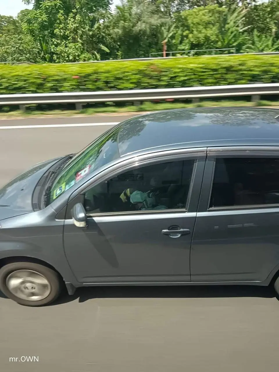 M'sian woman seen resting her head on driver's lap inside a Myvi