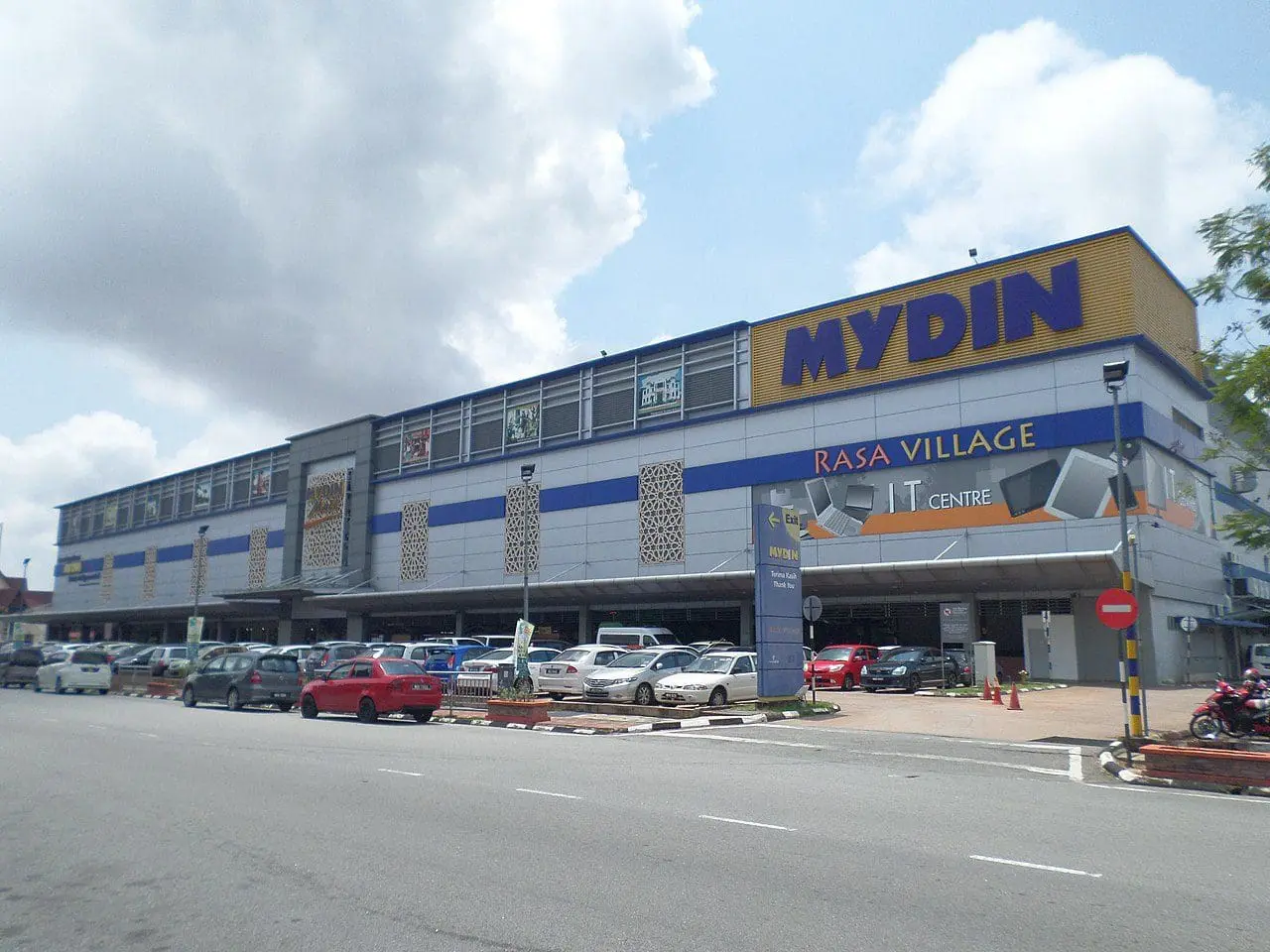 "It Will Cost Us RM500,000 In Losses" —Mydin Boss Expresses Unhappiness Over Extra Raya Holiday