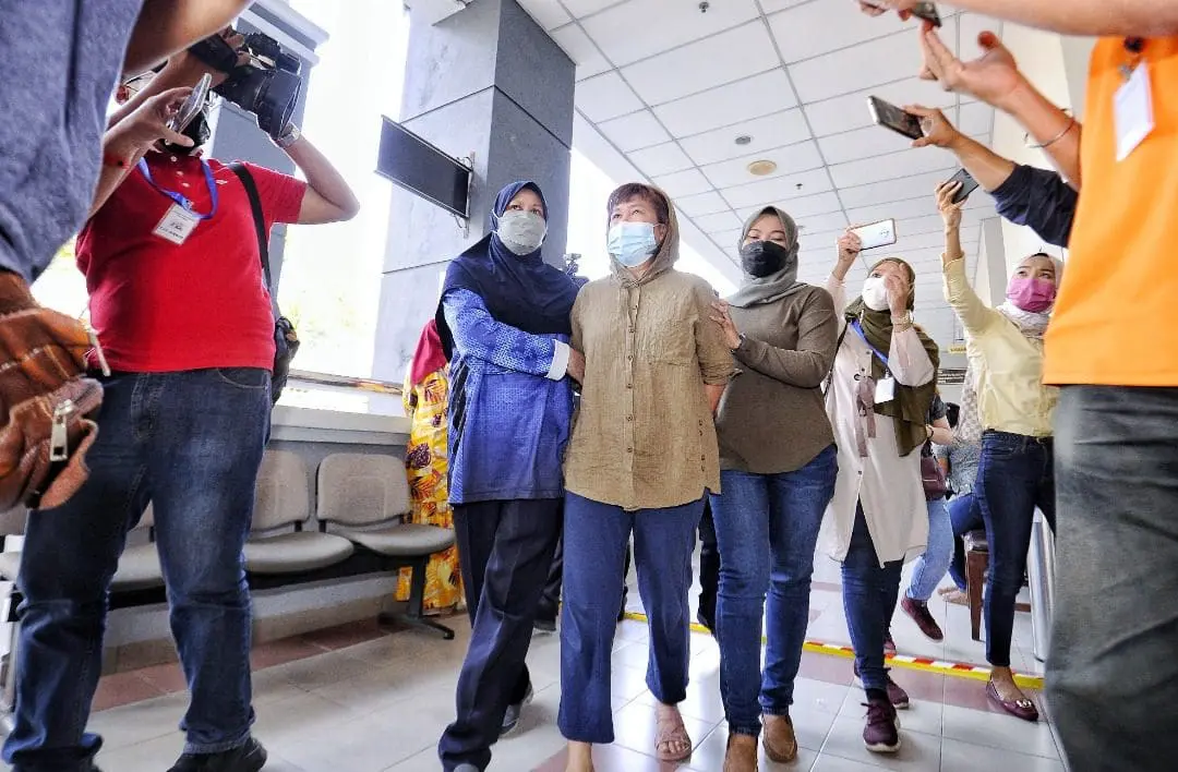 Ex-M'sian Politican Who Allegedly Killed Husband Claims Innocence By Letting Him 'Speak' Through Her While In Court