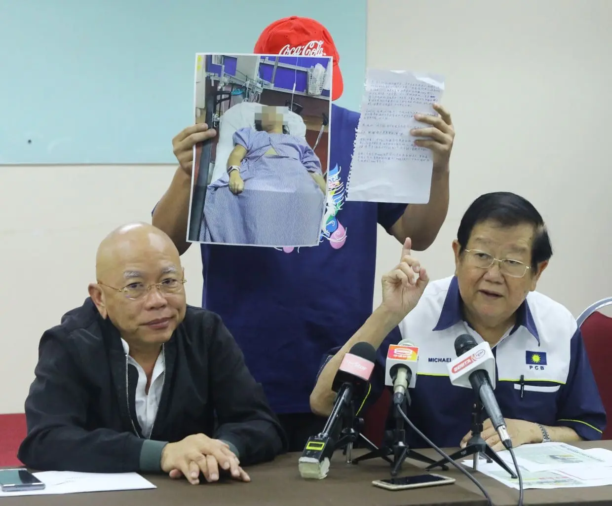 M’sian Woman Addicted To Online Shopping Borrows RM110K From 52 Loan Sharks, Attempts Suicide Later On