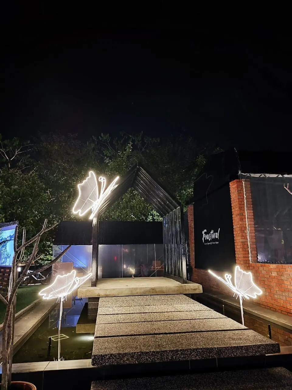 M'sian Woman Stunned By RM29 Instant Noodles Served At Johor Restaurant 