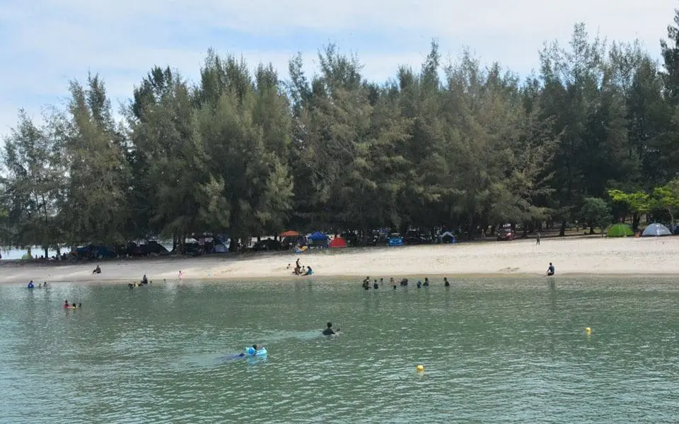 Tragic Family Outing in Port Dickson Results In Three Sisters Drowning, Two Brothers Rescued